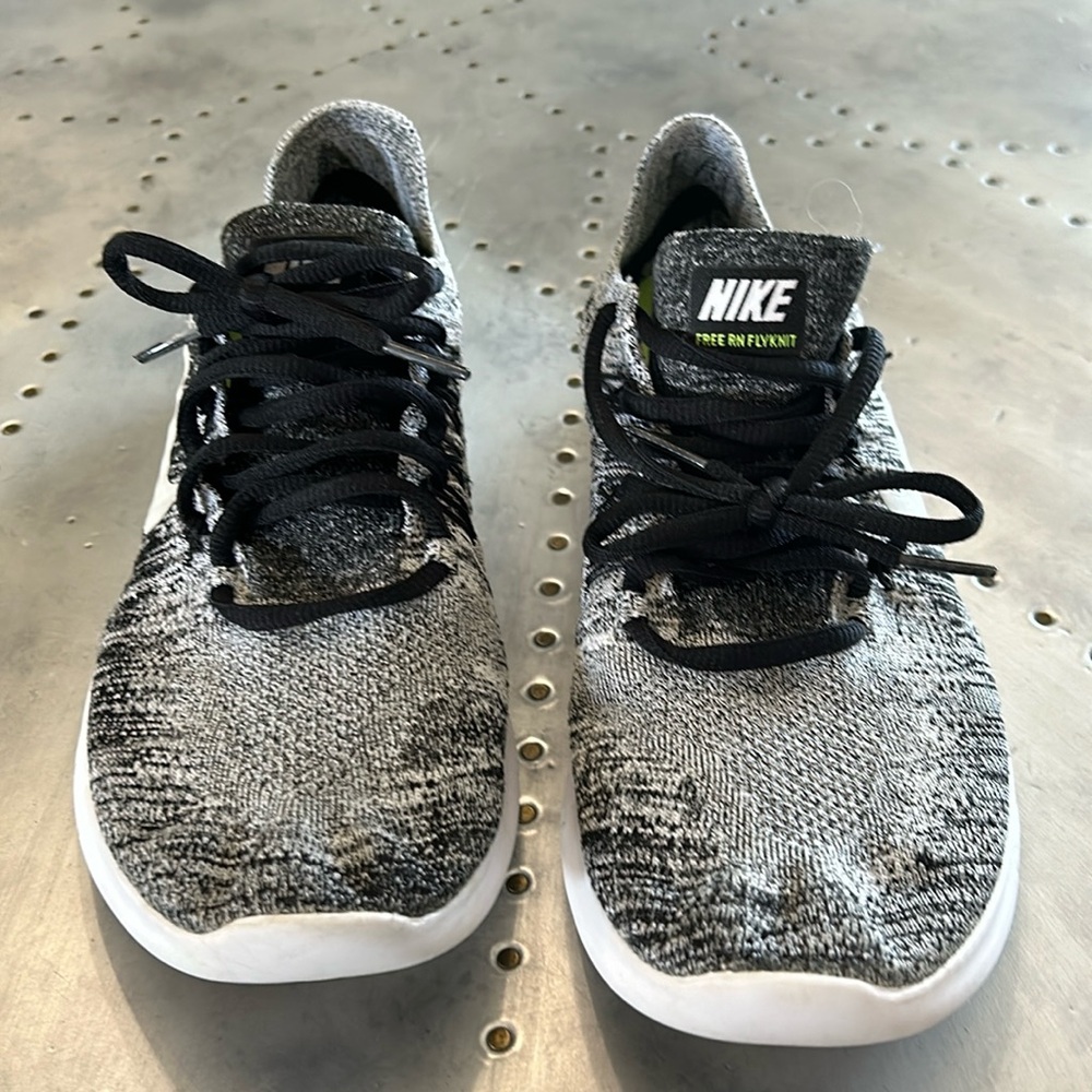 Nike free RN flyknit sneaker. Women’s size 9. GUC